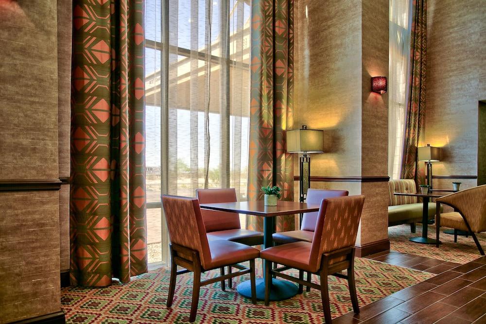 Hampton Inn & Suites Scottsdale At Talking Stick Extérieur photo