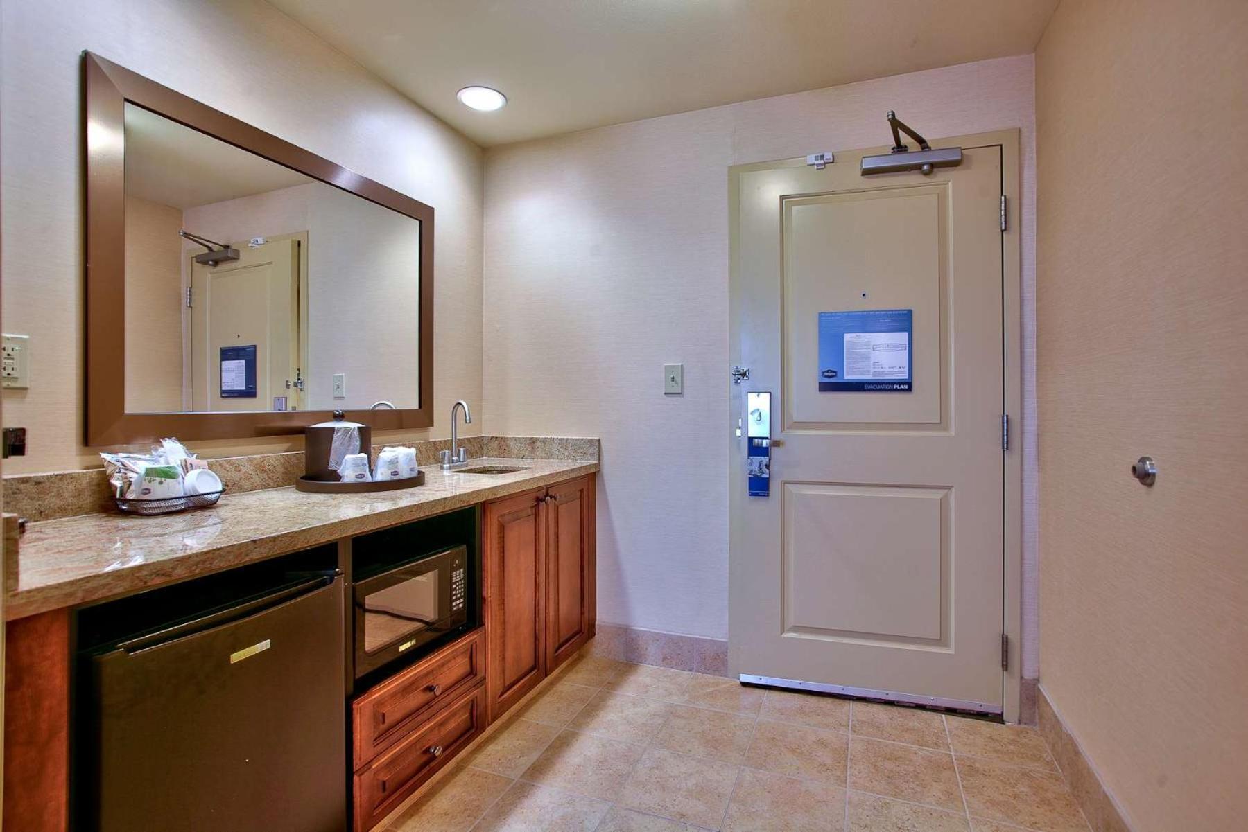 Hampton Inn & Suites Scottsdale At Talking Stick Extérieur photo